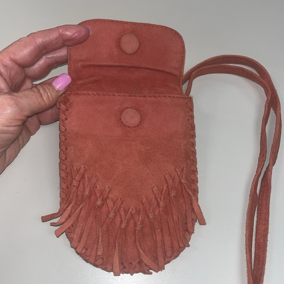 Liebeskind salmon colored mini leather Crossbody Bag with Fringe 3 pockets - Picture 4 of 9